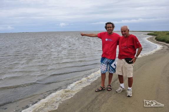 Com o Joca, pai do Rodrigo, no Parque Nacional da Lagoa do Peixe, no sul do Rio Grande do Sul, entre a Lagoa dos Patos e o Oceano Atlântico